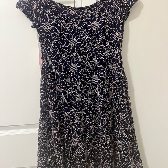 Gorgeous lace maternity dress size small - Picture 4 of 9